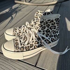 NWOT Chuck Taylor leopard print lift high top